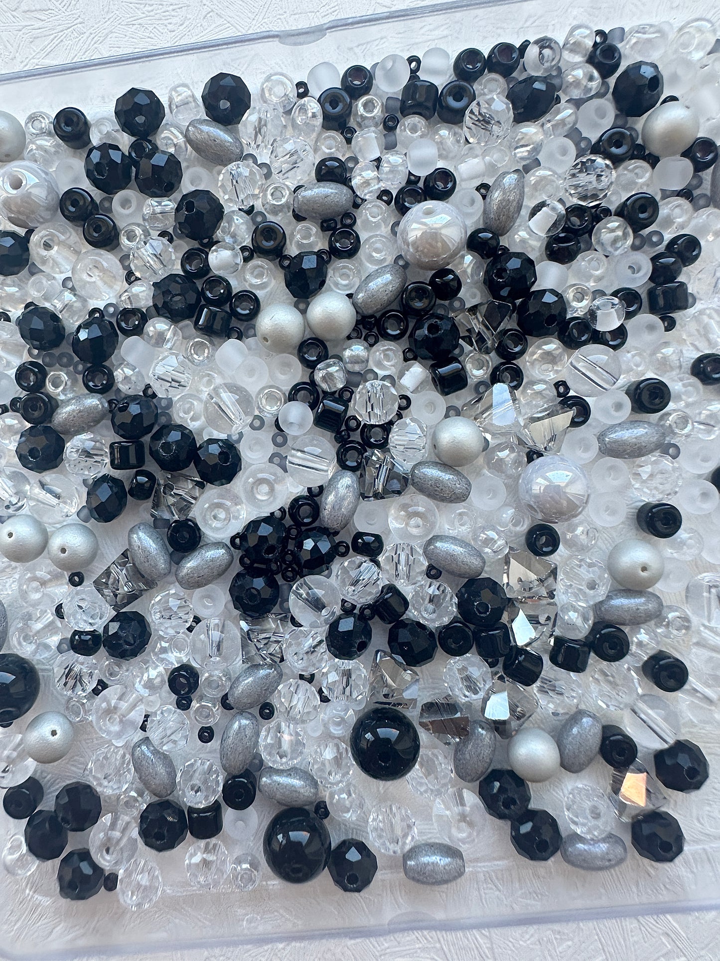 Clearance/mixed bead soup 50g/black and grey