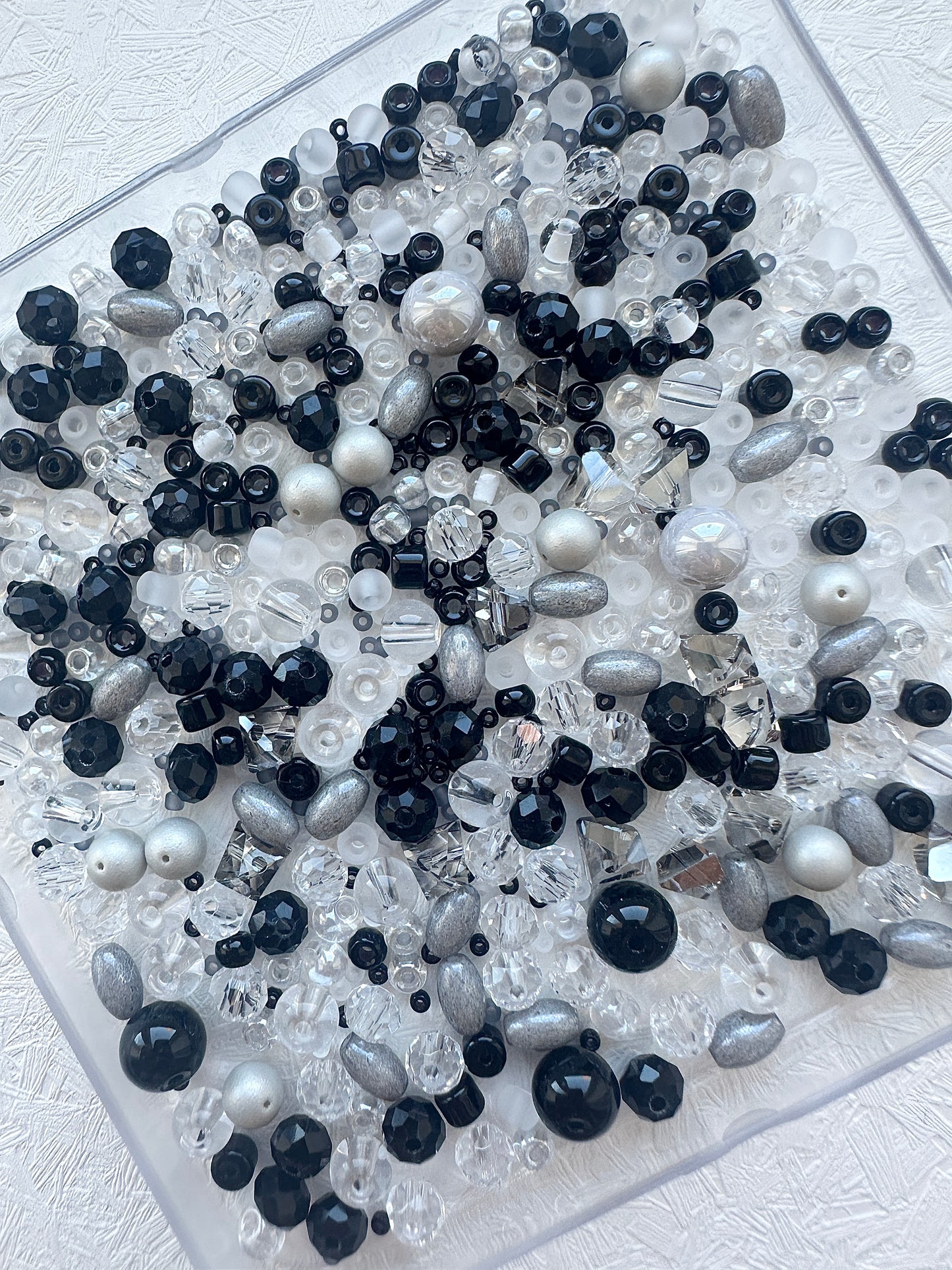 Clearance/mixed bead soup 50g/black and grey