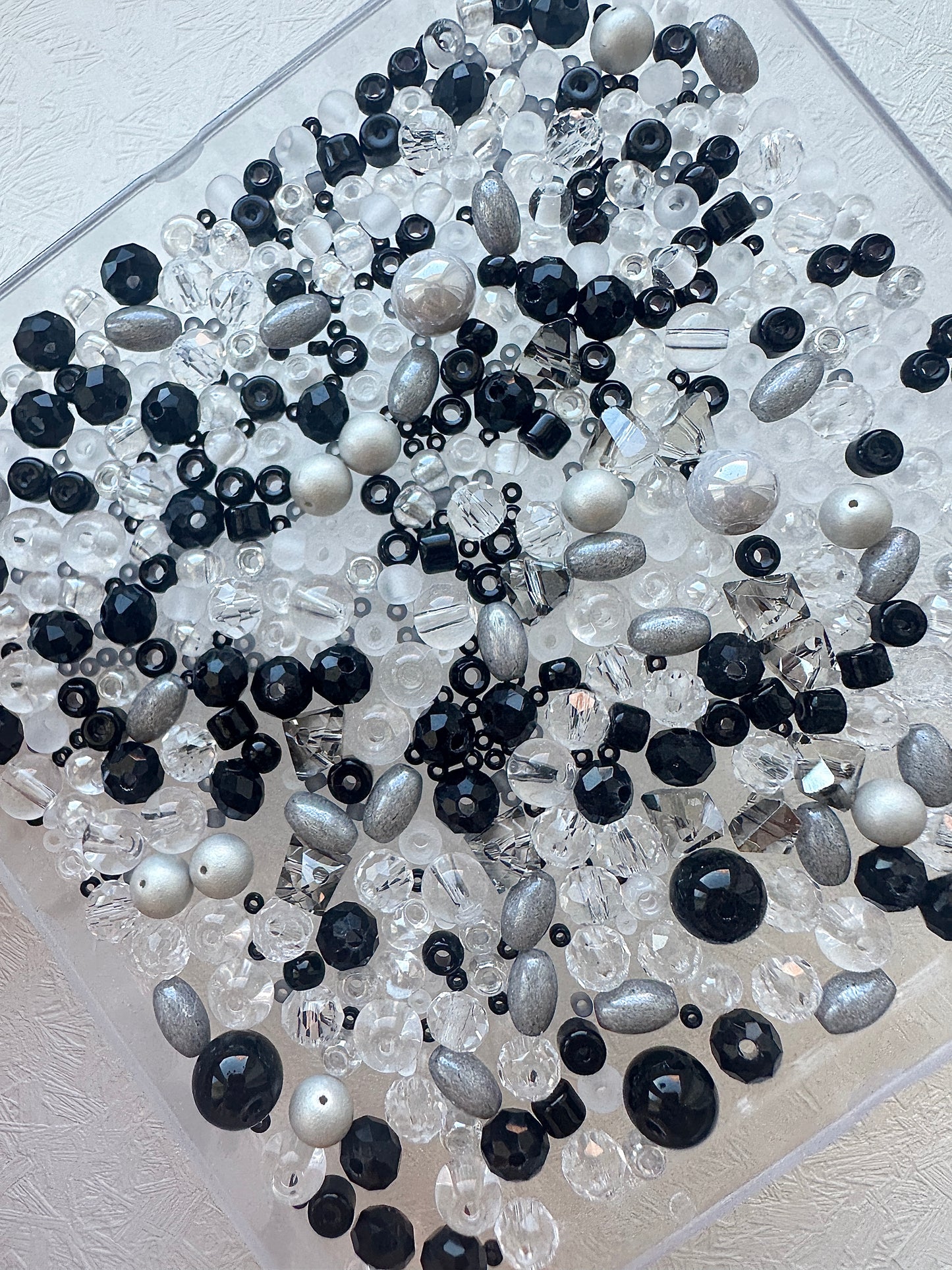 Clearance/mixed bead soup 50g/black and grey
