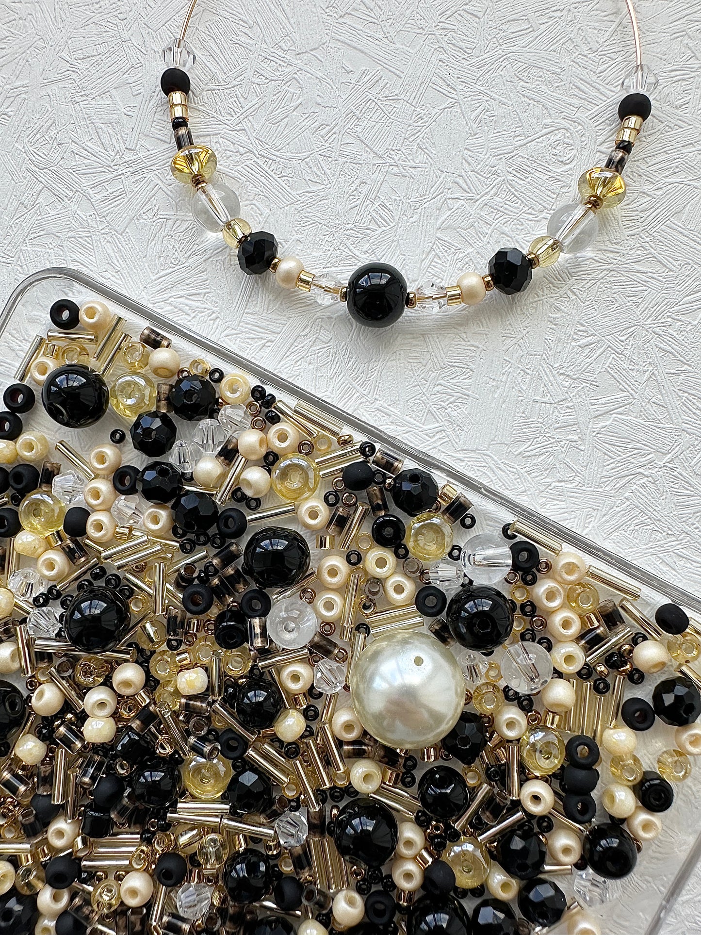 Mixed bead soup 50g/black and golden beads