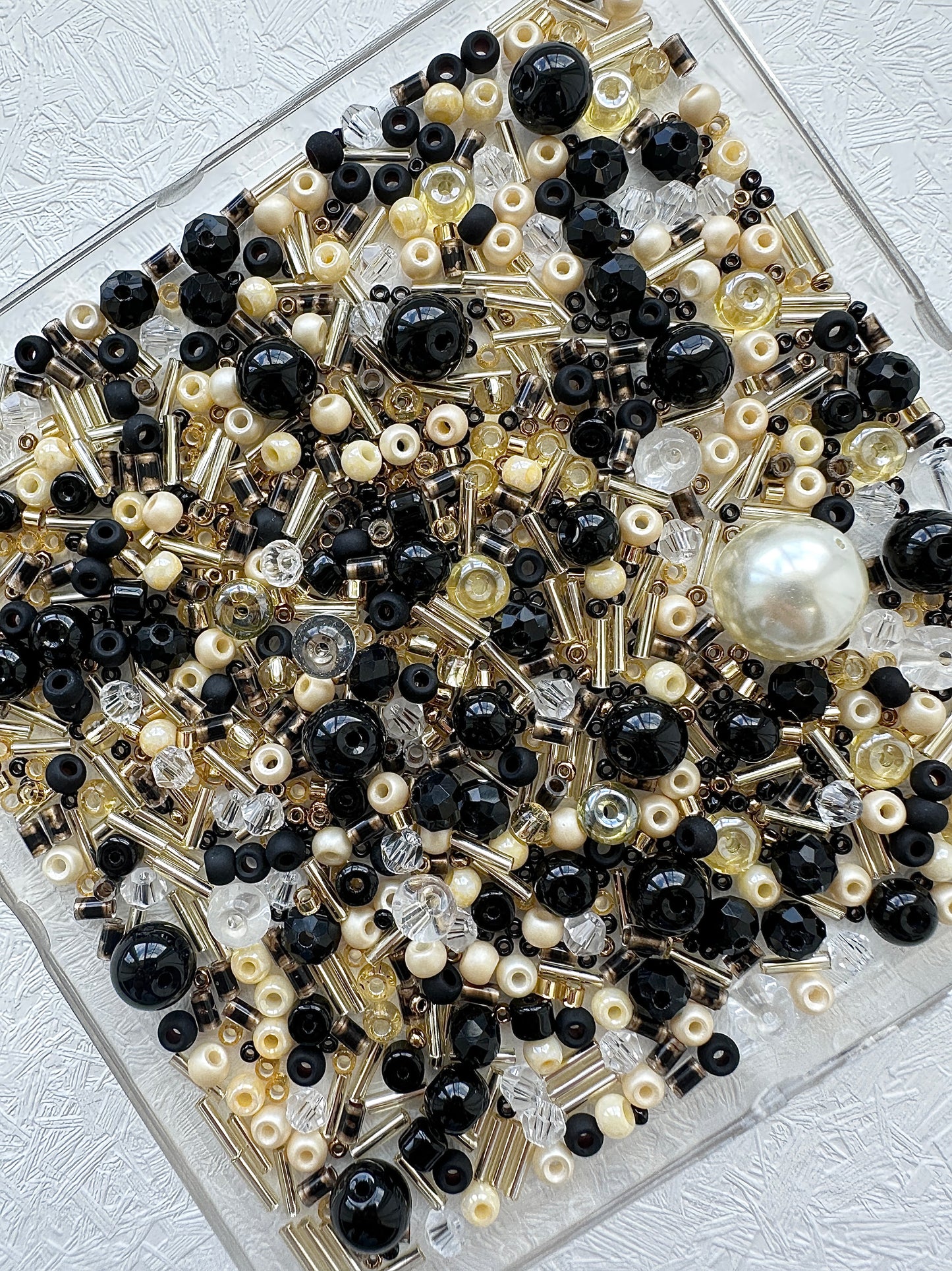 Mixed bead soup 50g/black and golden beads