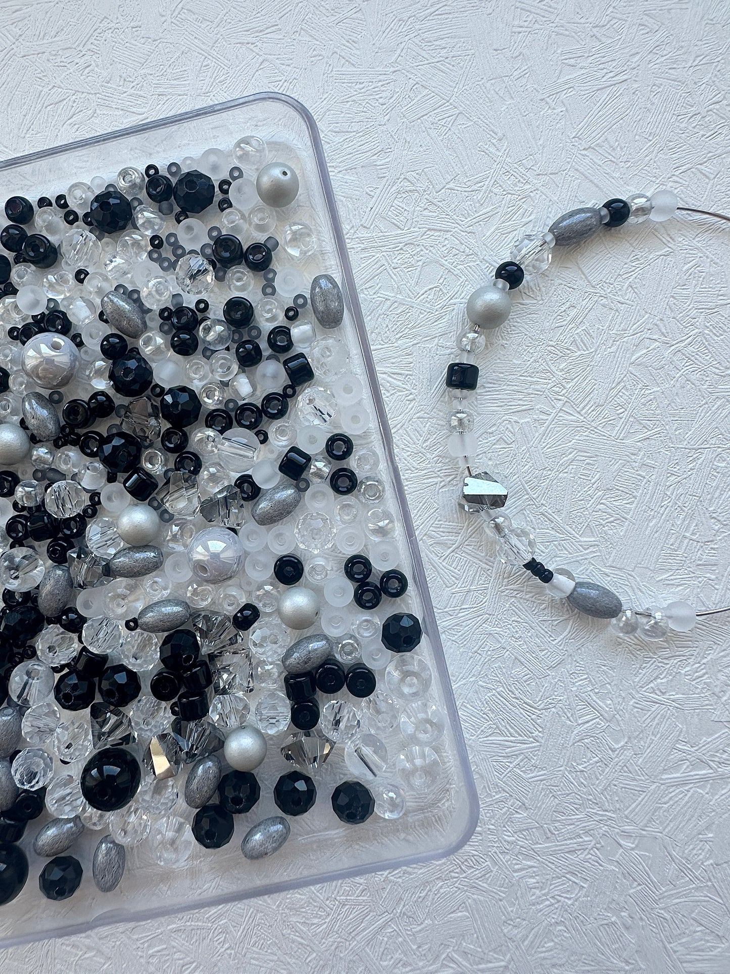 Clearance/mixed bead soup 50g/black and grey