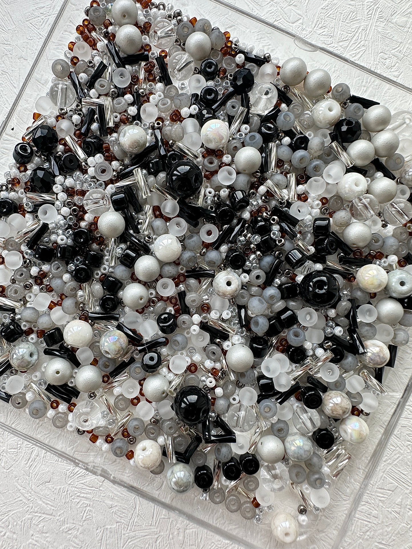 Clearance/mixed bead soup 50g/black and grey