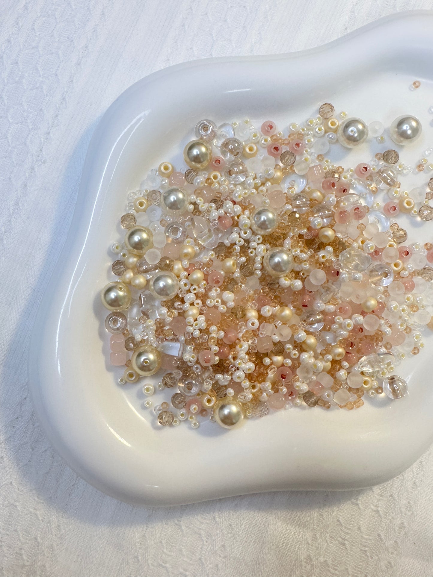 Champagne Cream 50/100g Mixed Beads