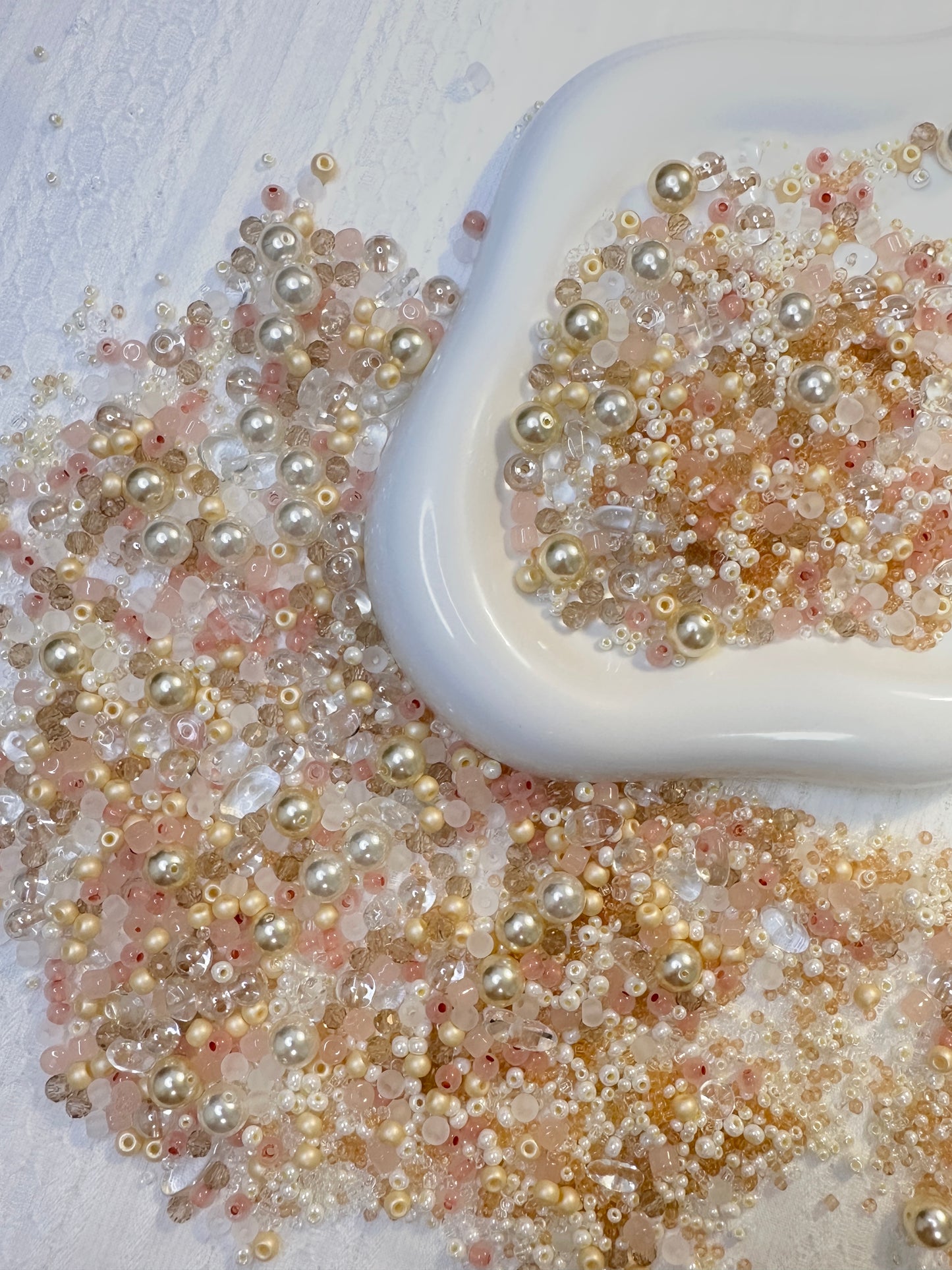 Champagne Cream 50/100g Mixed Beads